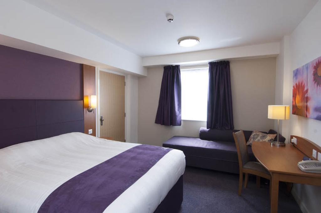Premier Inn Manchester - Handforth Exterior foto